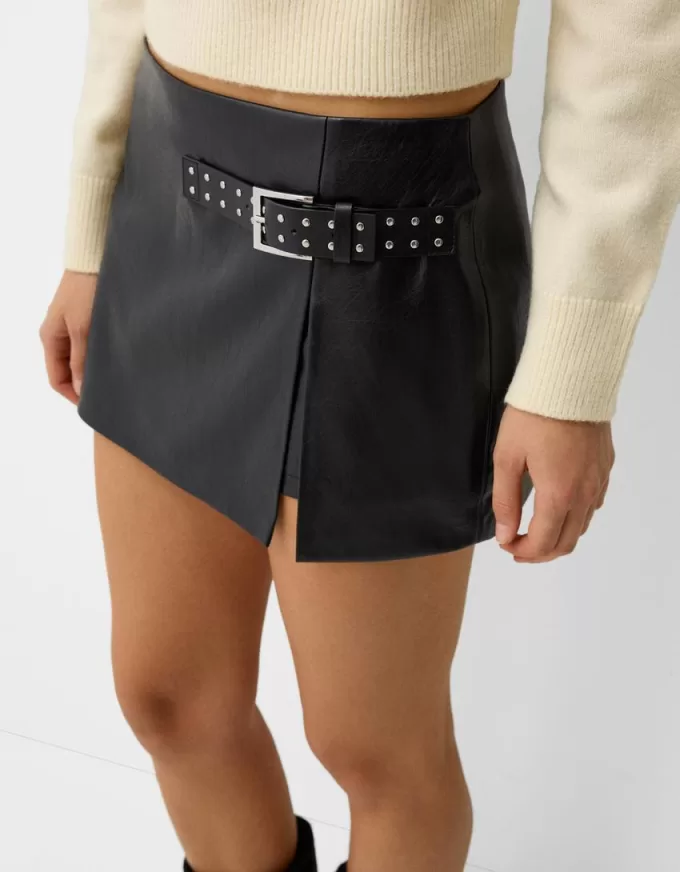 Fusta mini din imitatie de piele Fusta mini din imitatie de piele