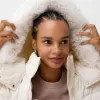 Geacă pufă cu glugă din blană artificială Geacă pufă cu glugă din blană artificială