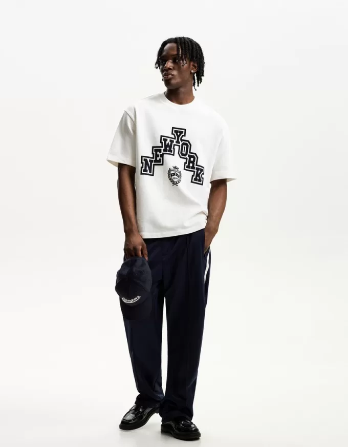 Hanorac cu maneca scurta din material Tricou cu imprimeu sportiv Hanorac cu maneca scurta din material Tricou cu imprimeu sportiv
