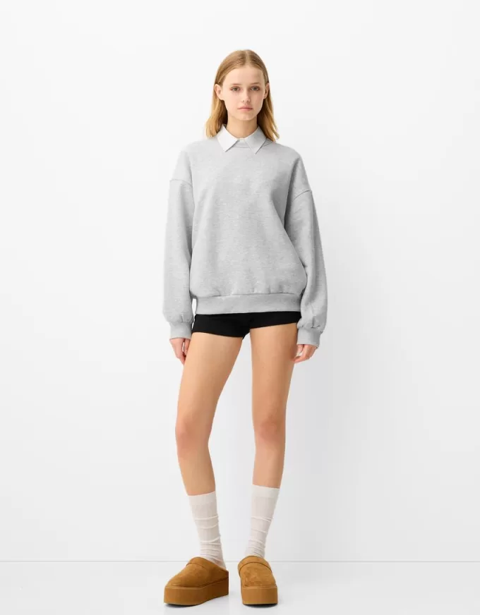Hanorac oversize cu buzunare laterale Hanorac oversize cu buzunare laterale