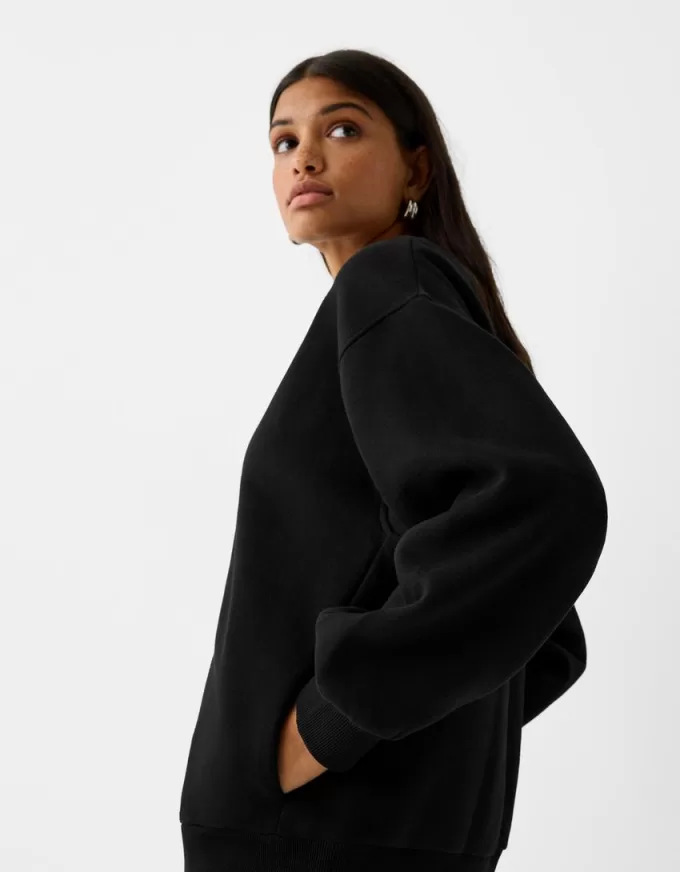 Hanorac oversize cu buzunare laterale Hanorac oversize cu buzunare laterale