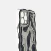 Husa metalica pentru telefon mobil cu bratara Husa metalica pentru telefon mobil cu bratara