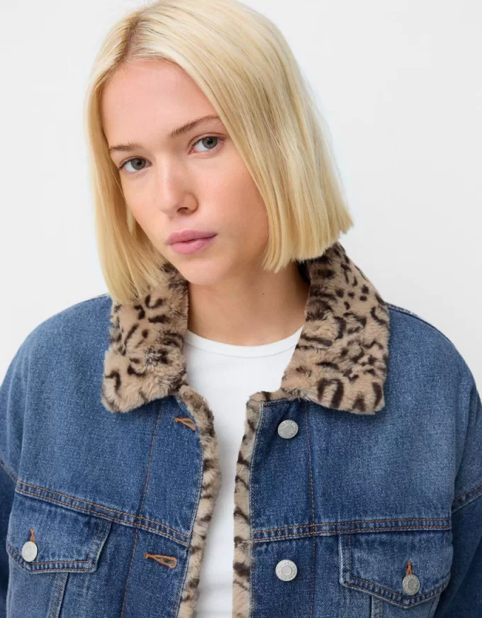 Jachetă din denim cu guler de blană artificială cu imprimeu animal Jachetă din denim cu guler de blană artificială cu imprimeu animal