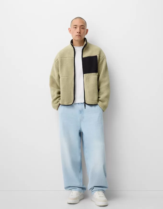 Jachetă din faux shearling cu detalii contrastante Jachetă din faux shearling cu detalii contrastante