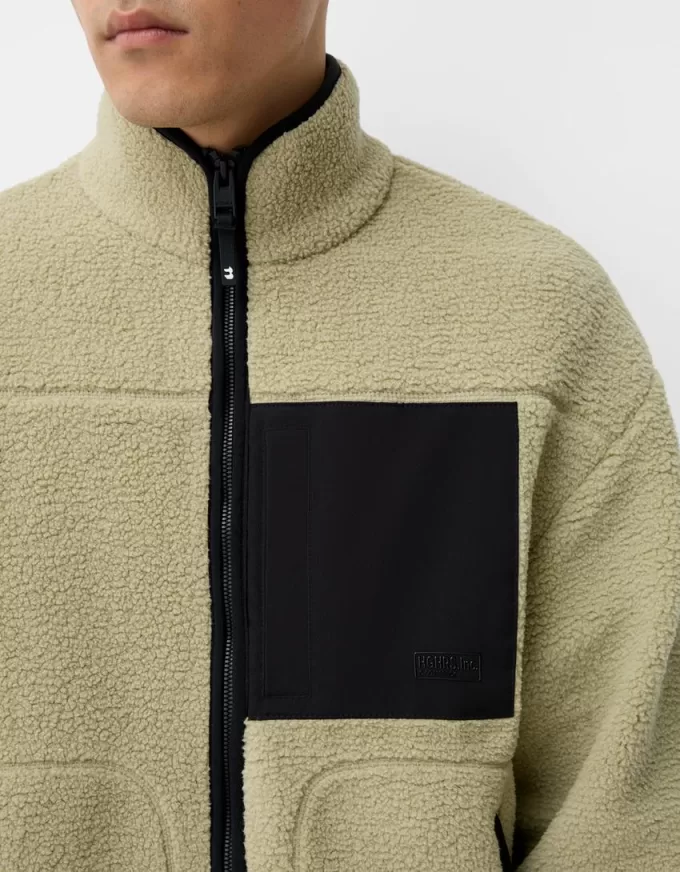 Jachetă din faux shearling cu detalii contrastante Jachetă din faux shearling cu detalii contrastante