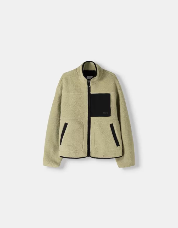 Jachetă din faux shearling cu detalii contrastante Jachetă din faux shearling cu detalii contrastante