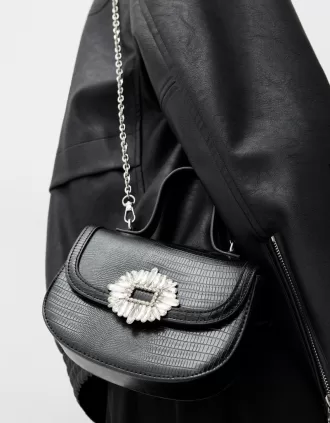 Minaudière cu închidere cu strass