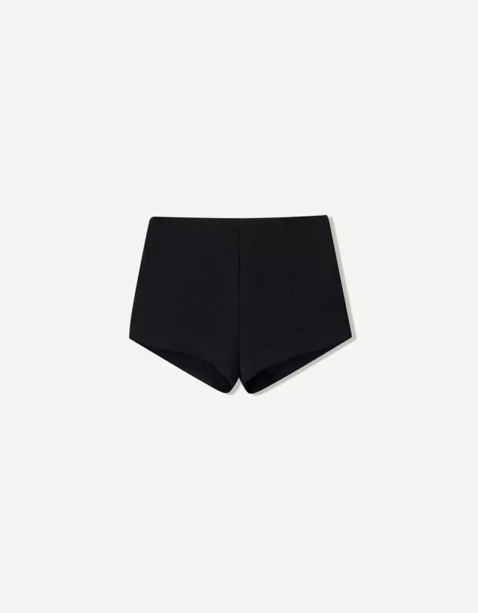 Mini pantaloni scurți din tricot