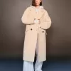 Palton pe umeri Palton pe umeri