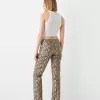 Pantaloni animal print cu efect de piele Pantaloni animal print cu efect de piele