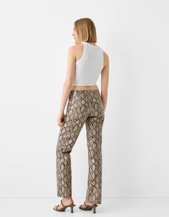 Pantaloni animal print cu efect de piele Pantaloni animal print cu efect de piele
