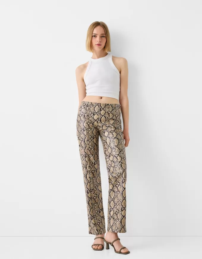 Pantaloni animal print cu efect de piele Pantaloni animal print cu efect de piele