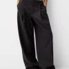 Pantaloni croiți