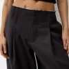 Pantaloni croiți