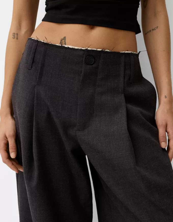 Pantaloni croiți