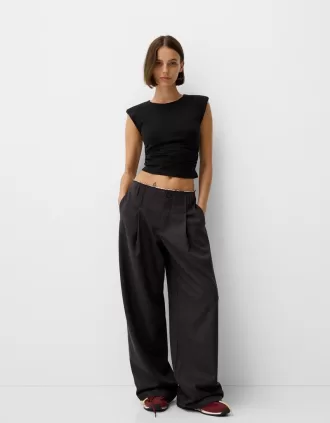 Pantaloni croiți