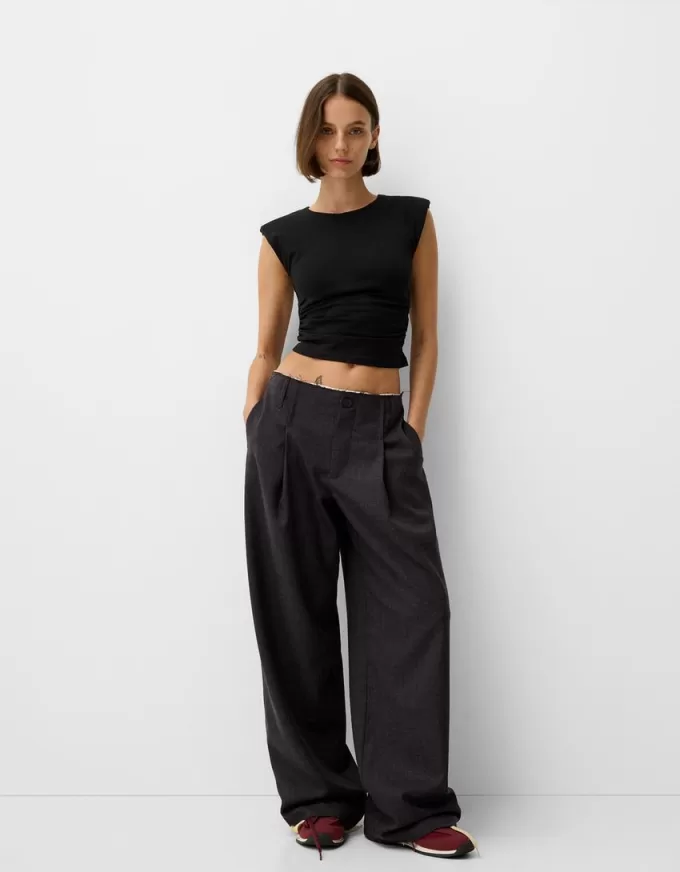 Pantaloni croiți