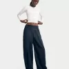 Pantaloni croiți cu dungi Pantaloni croiți cu dungi