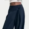 Pantaloni croiți cu dungi Pantaloni croiți cu dungi