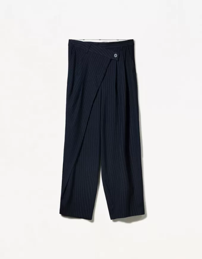 Pantaloni croiți cu dungi Pantaloni croiți cu dungi