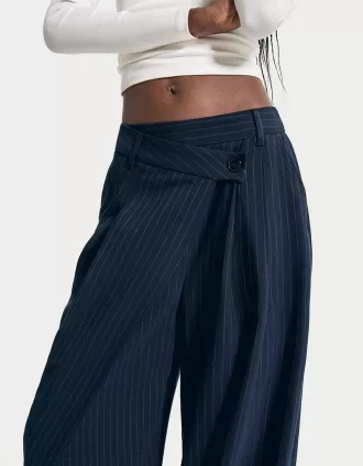 Pantaloni croiți cu dungi