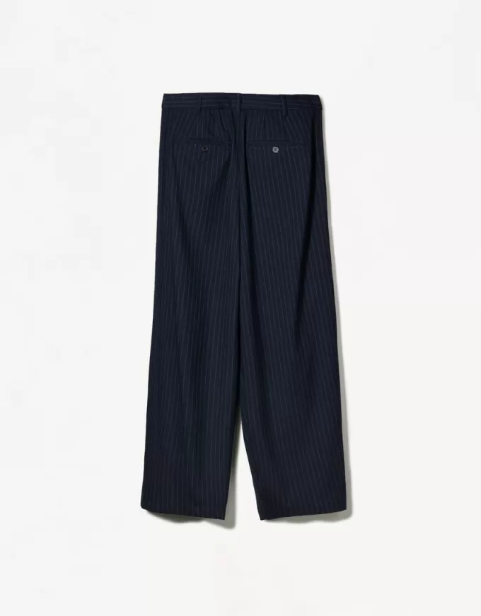 Pantaloni croiți cu dungi Pantaloni croiți cu dungi