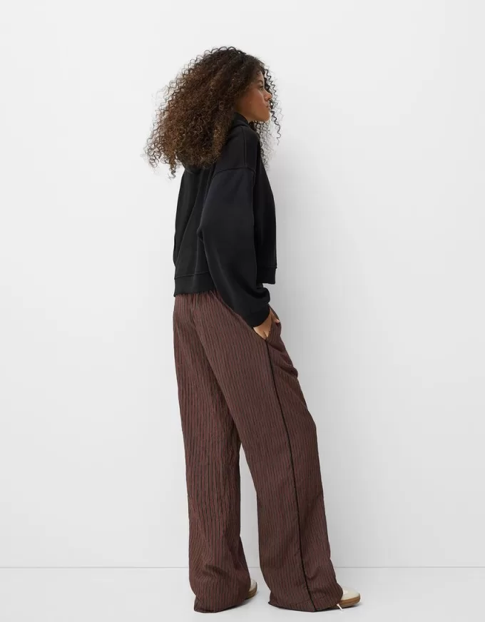 Pantaloni cu dungi drepte, cu talie elastică Pantaloni cu dungi drepte, cu talie elastică