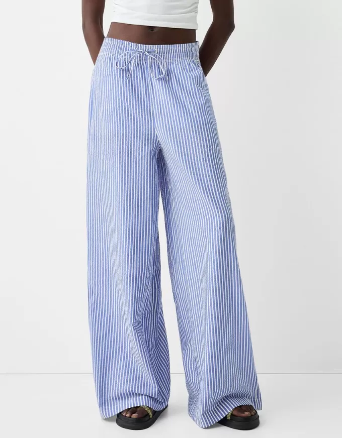 Pantaloni cu dungi late cu efect sifonat Pantaloni cu dungi late cu efect sifonat