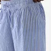 Pantaloni cu dungi late cu efect sifonat Pantaloni cu dungi late cu efect sifonat