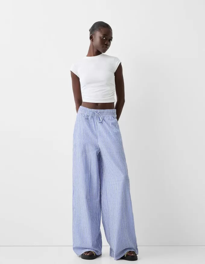 Pantaloni cu dungi late cu efect sifonat Pantaloni cu dungi late cu efect sifonat