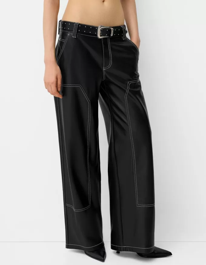 Pantaloni cu efect piele contrastanta cu centura Pantaloni cu efect piele contrastanta cu centura