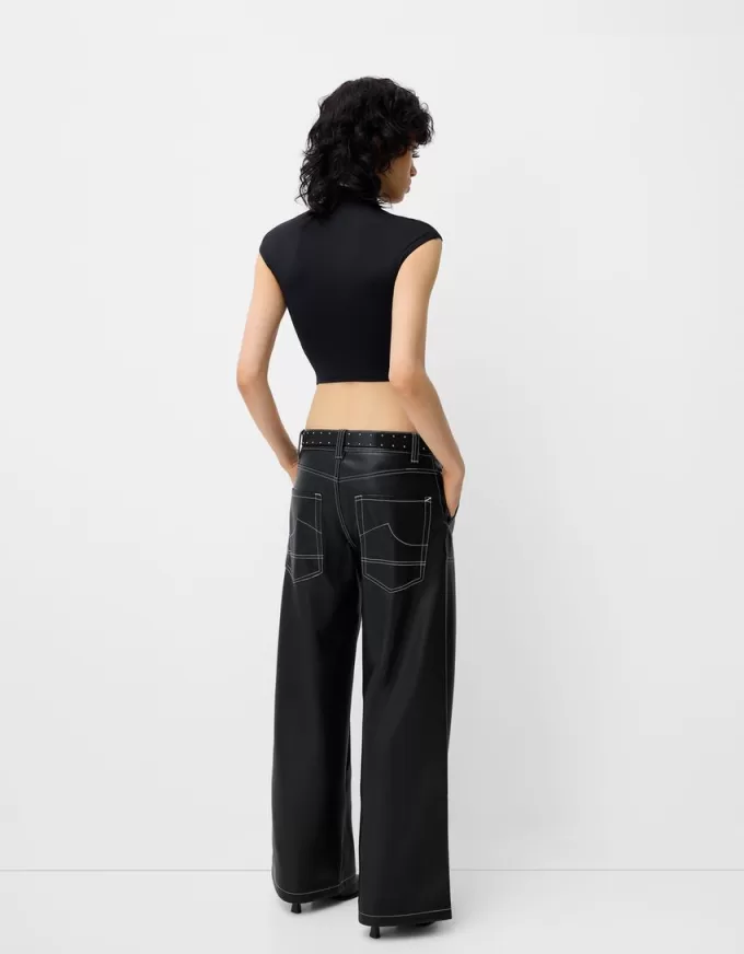 Pantaloni cu efect piele contrastanta cu centura Pantaloni cu efect piele contrastanta cu centura