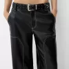 Pantaloni cu efect piele contrastanta cu centura Pantaloni cu efect piele contrastanta cu centura