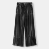 Pantaloni cu efect piele contrastanta cu centura Pantaloni cu efect piele contrastanta cu centura