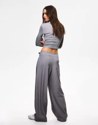 Pantaloni cu săgeți cu cataramă