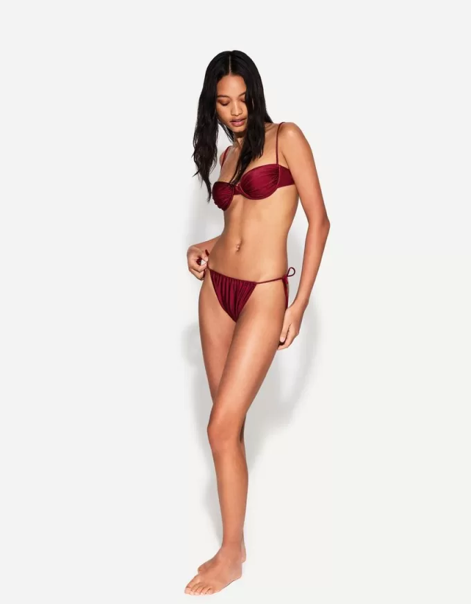 Pantaloni de bikini burgundy cu fundite Pantaloni de bikini burgundy cu fundite