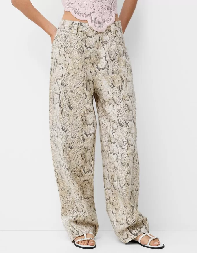 Pantaloni de dulgher cu imprimeu animal Pantaloni de dulgher cu imprimeu animal