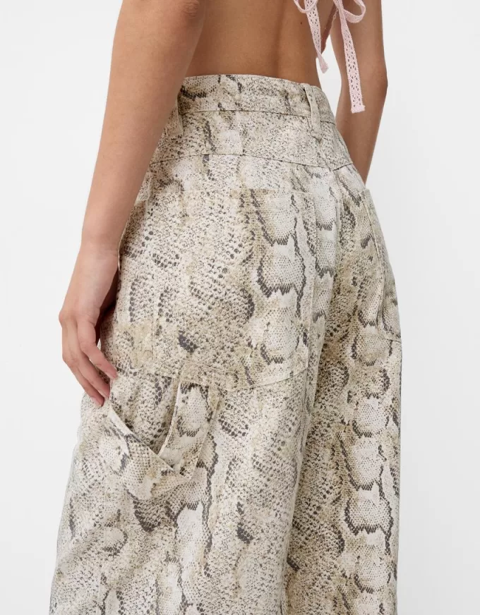 Pantaloni de dulgher cu imprimeu animal Pantaloni de dulgher cu imprimeu animal