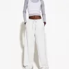 Pantaloni de pluș cu cusături laterale Pantaloni de pluș cu cusături laterale
