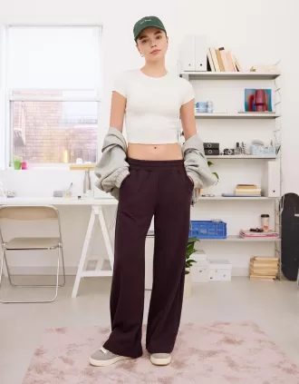Pantaloni de trening cu picioare largi
