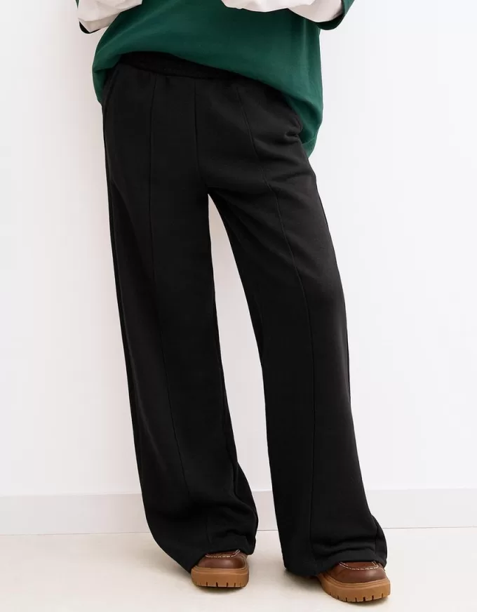 Pantaloni de trening cu picioare largi Pantaloni de trening cu picioare largi