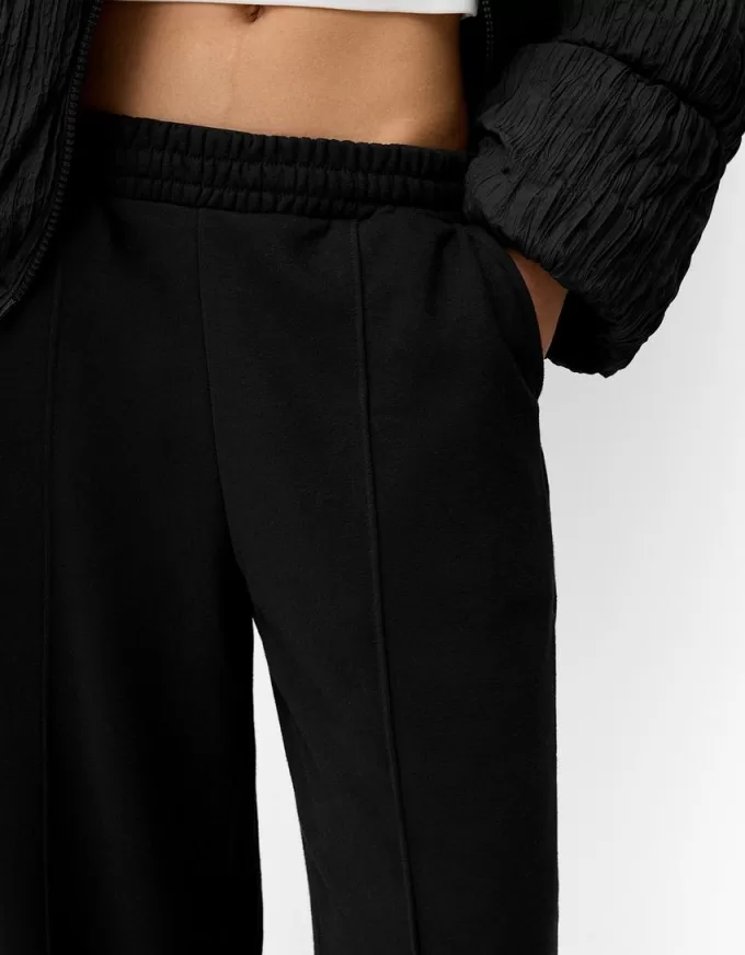 Pantaloni de trening cu picioare largi Pantaloni de trening cu picioare largi