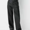 Pantaloni drepti din imitatie de piele