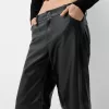 Pantaloni drepti din imitatie de piele