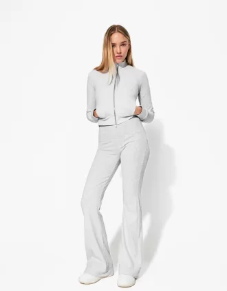 Pantaloni evazați