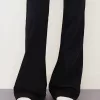 Pantaloni evazați