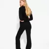 Pantaloni evazați