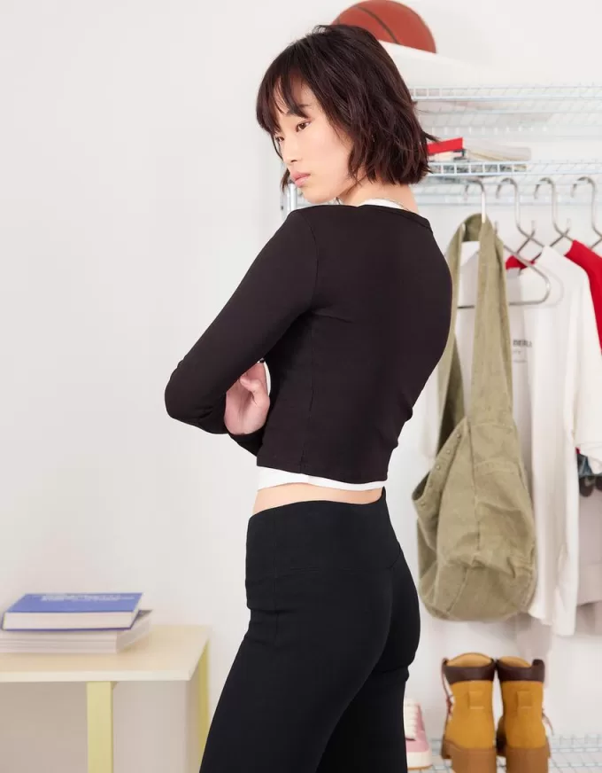 Pantaloni evazați