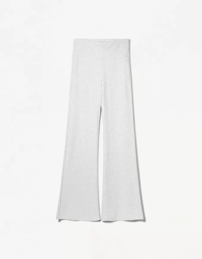 Pantaloni evazați