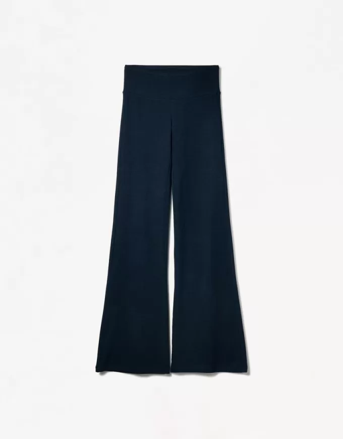 Pantaloni evazați